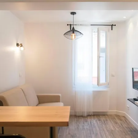 Comfortable And Bright Studio In Vanves