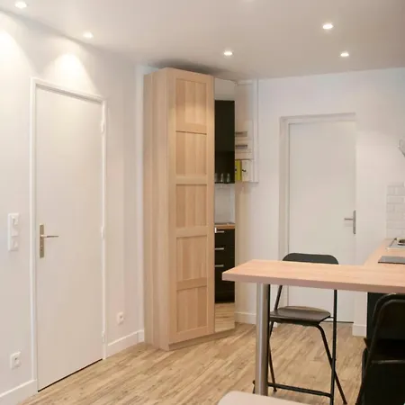 Comfortable And Bright Studio In Vanves *