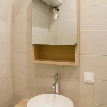 Comfortable And Bright Studio In Vanves *